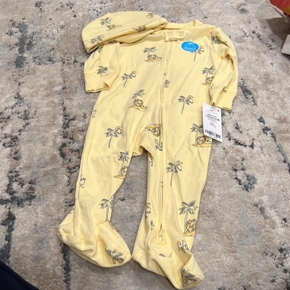 NWT Carter's 2 Piece Set (9M) - Picture 4 of 4